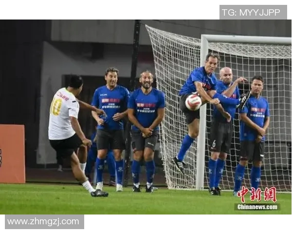 传奇足球明星穿着11号球衣的辉煌历程与影响力分析 传奇足球明星穿着11号球衣的辉煌历程与影响力分析